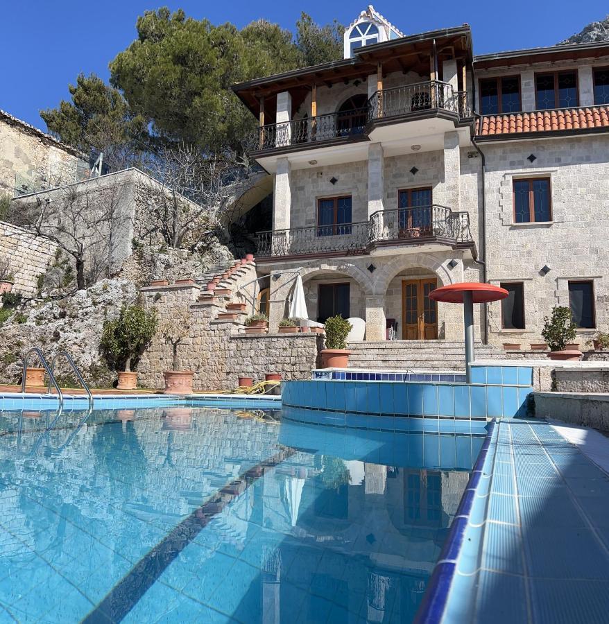 Celaj “the Castle” Villa *